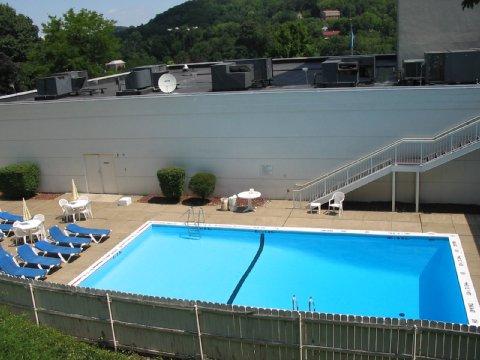 La Quinta Inn & Suites Pittsburgh North McCandless Township Eksteriør billede